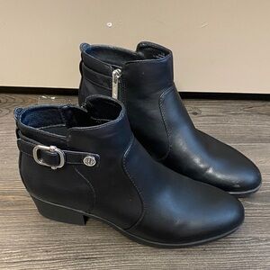 Unisa black ankle boots